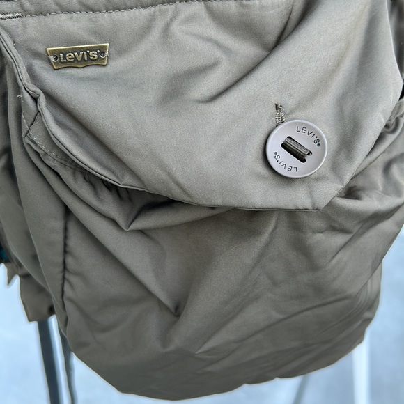 Levi’s Puffer Snow Jacket in Khaki Brown with Detachable Hood & Pockets - Picture 5 of 11
